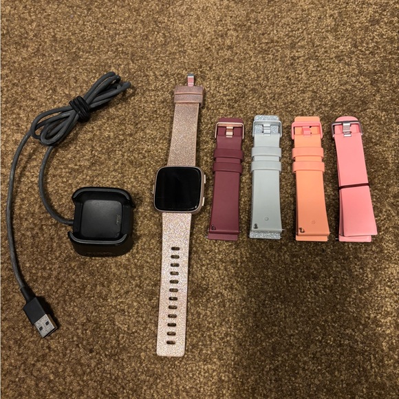 Fitbit Versa (1 or 2, not sure which version this is) with Interchangeable Bands - Picture 1 of 6